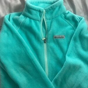 Columbia Fleece for Kids. Like New ! pretty turquoise color . Comfy and warm.